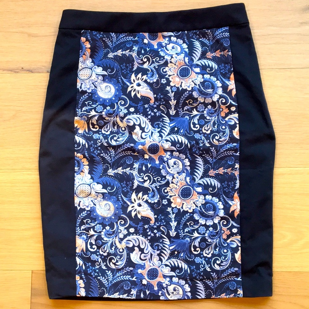 Sz 4 Club Monaco stretch cotton pencil skirt, fully lined, w/ navy coral florals